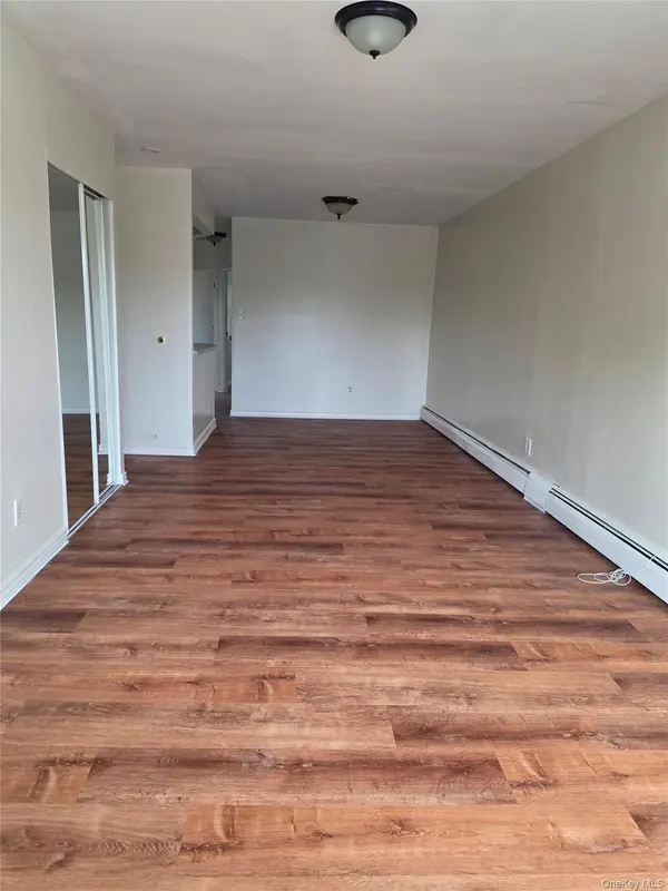 61-25 75th ST #2Fl, Middle Village, NY 11379