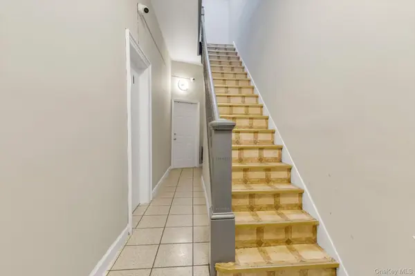 68-14 60th ST, Ridgewood, NY 11385