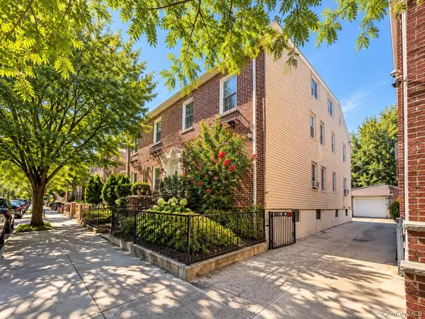 2030 27th ST, Astoria, NY 11105