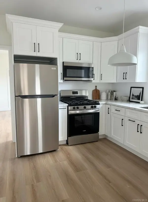 1220 Doges Prom #2B, Copiague, NY 11757