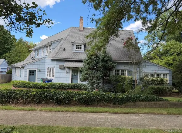 371 Grosvenor ST, Douglaston, NY 11363