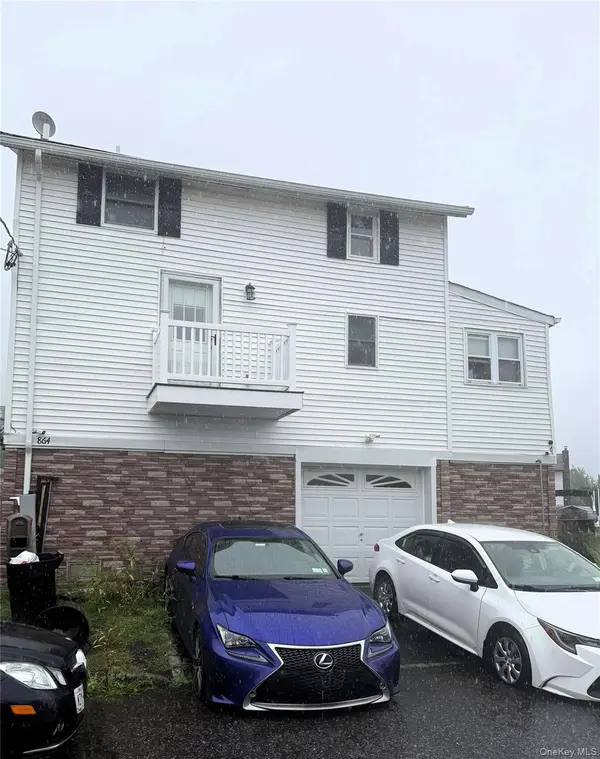 864 Walnut ST, Lindenhurst, NY 11757