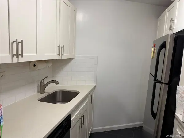 2 Bay Club DR #19Z4, Bayside, NY 11360