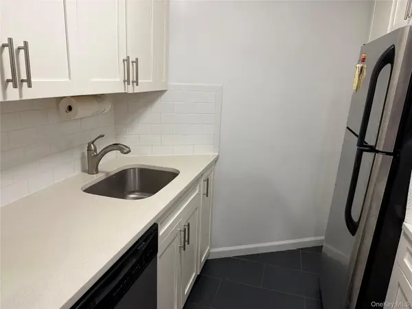 2 Bay Club DR #19Z4, Bayside, NY 11360