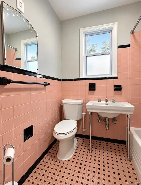 712 E 232nd ST, Bronx, NY 10466