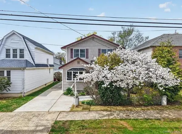 85-30 261st ST #2nd floor, Floral Park, NY 11001