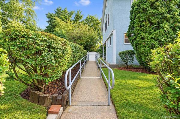 108 Hempstead AVE, Lynbrook, NY 11563