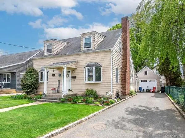 34 Maple ST, Greenvale, NY 11548