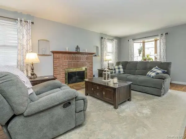 34 Maple ST, Greenvale, NY 11548