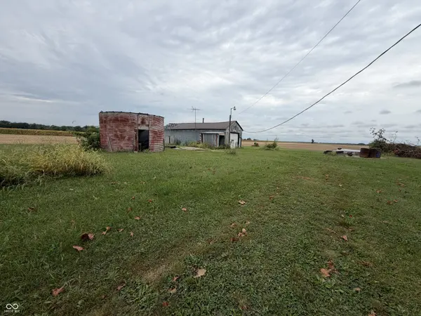 674 W 1300 S, Clinton, IN 47842
