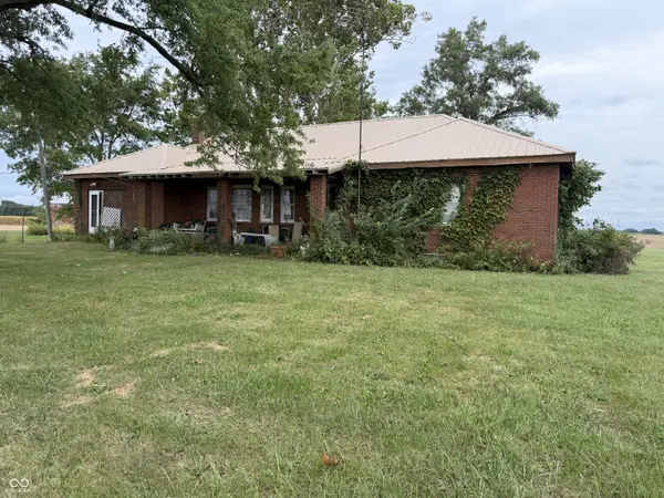 674 W 1300 S, Clinton, IN 47842