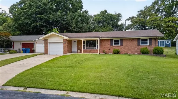 525 Norma DR, St Charles, MO 63301