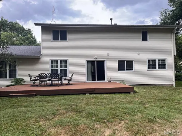128 Country Creek CT, Ballwin, MO 63011