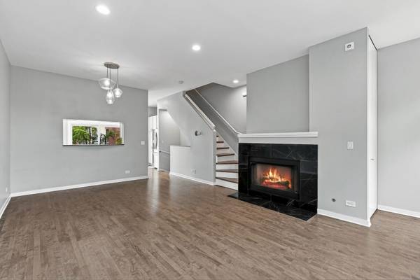 1745 W Wellington AVE, Chicago, IL 60657