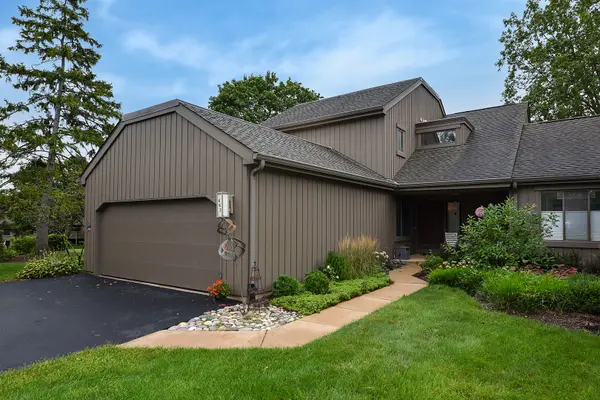 463 Woodview RD, Lake Barrington, IL 60010