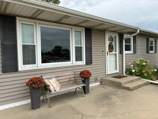 921 14TH ST, De Witt, IA 52742