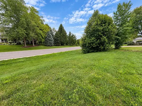 45 Squire RD, Hawthorn Woods, IL 60047