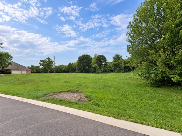 45 Squire RD, Hawthorn Woods, IL 60047