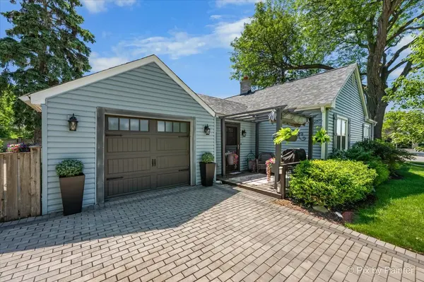 72 W Irving Park RD, Roselle, IL 60172