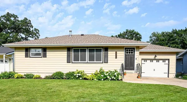 1035 New ST, Manchester, IA 52057
