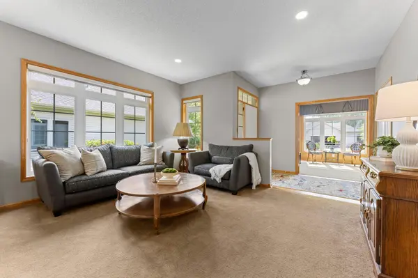 19110 Inndale DR, Lakeville, MN 55044