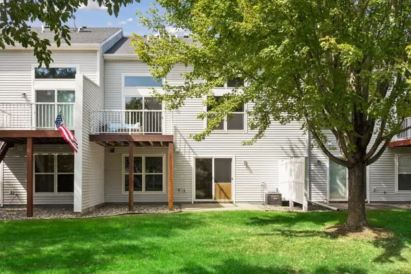 10626 Pond Curve, Woodbury, MN 55129