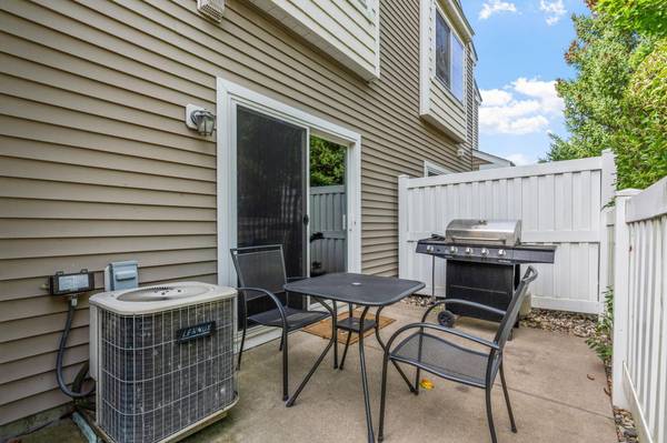 2836 Coach CT, Chanhassen, MN 55317