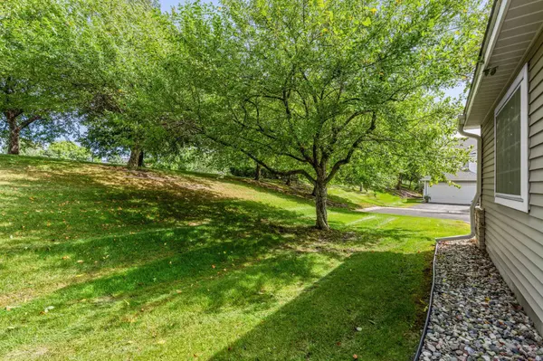 2836 Coach CT, Chanhassen, MN 55317