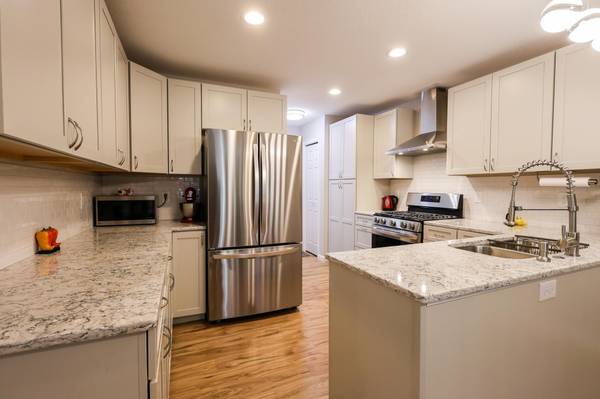 1431 Sumter AVE N, Golden Valley, MN 55427