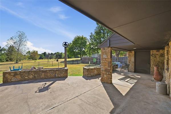 1305 Mockingbird LN, Guthrie, OK 73044