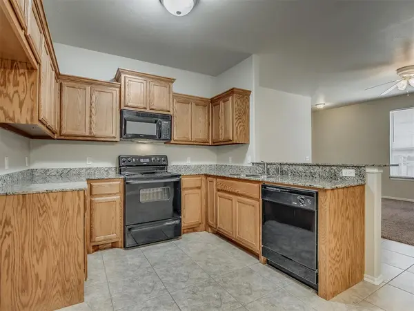 11205 NW 6th TER, Yukon, OK 73099