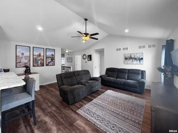 118 E NORTH ST, Mt Sterling, IL 62353