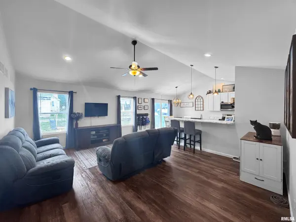 118 E NORTH ST, Mt Sterling, IL 62353