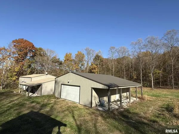 880 S Rocky Comfort RD, Makanda, IL 62958