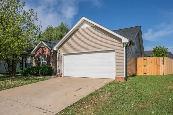 1328 Mac Duff Dr, Murfreesboro, TN 37128