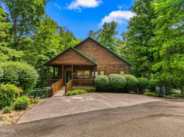 1820 Skyhawk, Sevierville, TN 37876