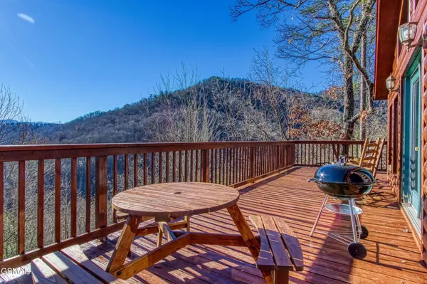 2644 Overholt Trail, Sevierville, TN 37862