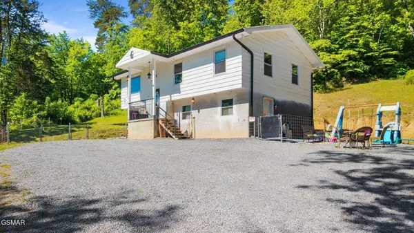 1209 E Bullrun Valley, Powell, TN 37849