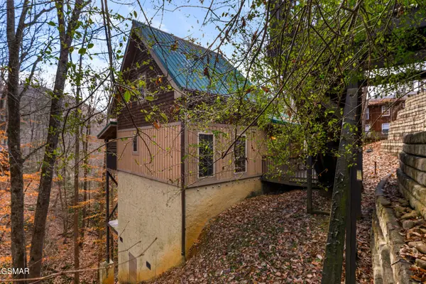 514 Laural Mountain Road, Gatlinburg, TN 37738