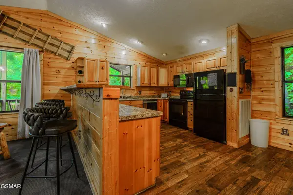 933 Ski Mountain Road, Gatlinburg, TN 37738