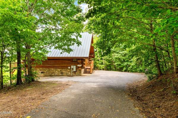 617 Almost Heaven Way, Gatlinburg, TN 37738