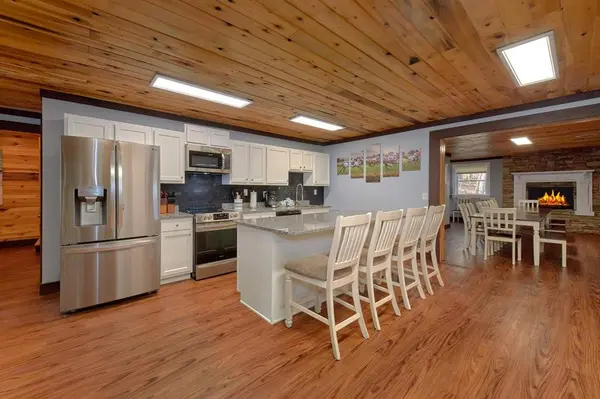 1106 Tanrac Trail, Gatlinburg, TN 37738