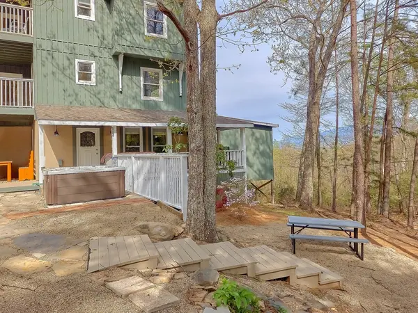 1106 Tanrac Trail, Gatlinburg, TN 37738