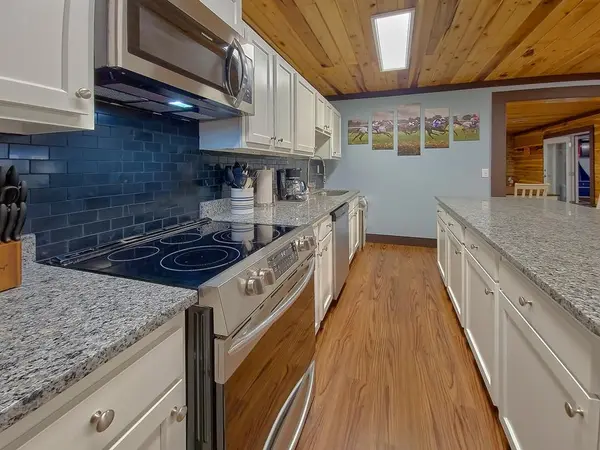 1106 Tanrac Trail, Gatlinburg, TN 37738