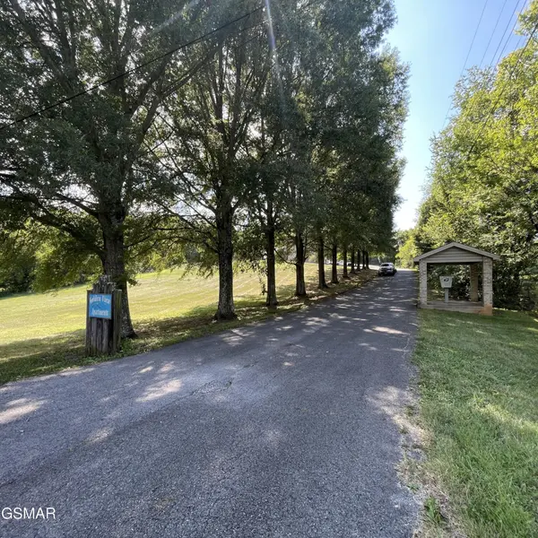 2709 Roberts Road, Kodak, TN 37764