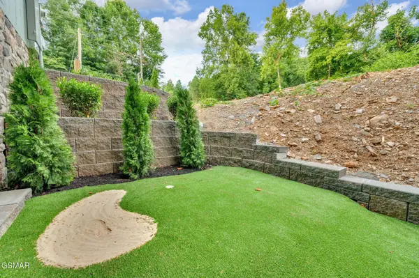 3219 Old Mountain Road, Sevierville, TN 37876