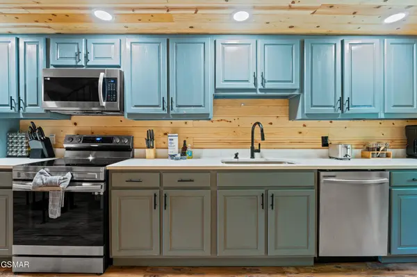 1146 Pine Mountain Road, Sevierville, TN 37862