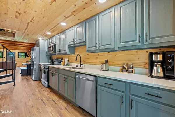 1146 Pine Mountain Road, Sevierville, TN 37862