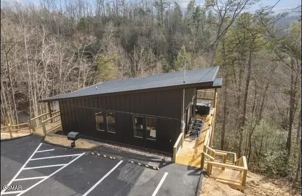 2017 Ridgecrest Loop Lane, Sevierville, TN 37876