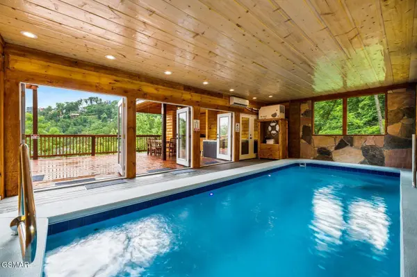 720 Pinecrest Drive, Gatlinburg, TN 37738